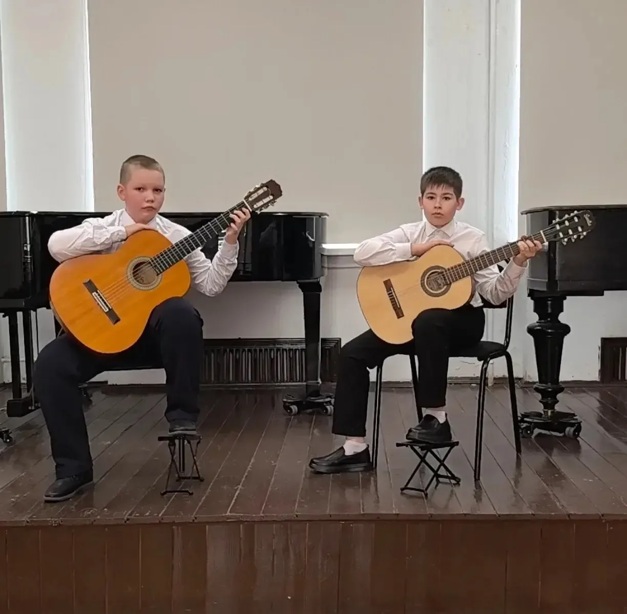 29.05.2026
Городской округ Котельники

🎸 Поздравляем учащихся класса гитары Детской школы искусств 