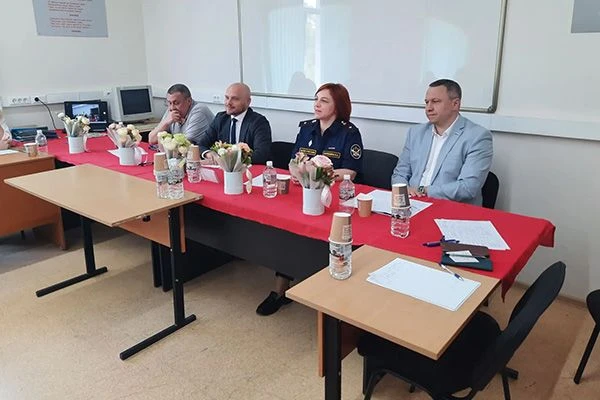 Встреча со студентами вузов Хабаровска: старший инспектор УФСИН рассказала о службе и карьерных перс
