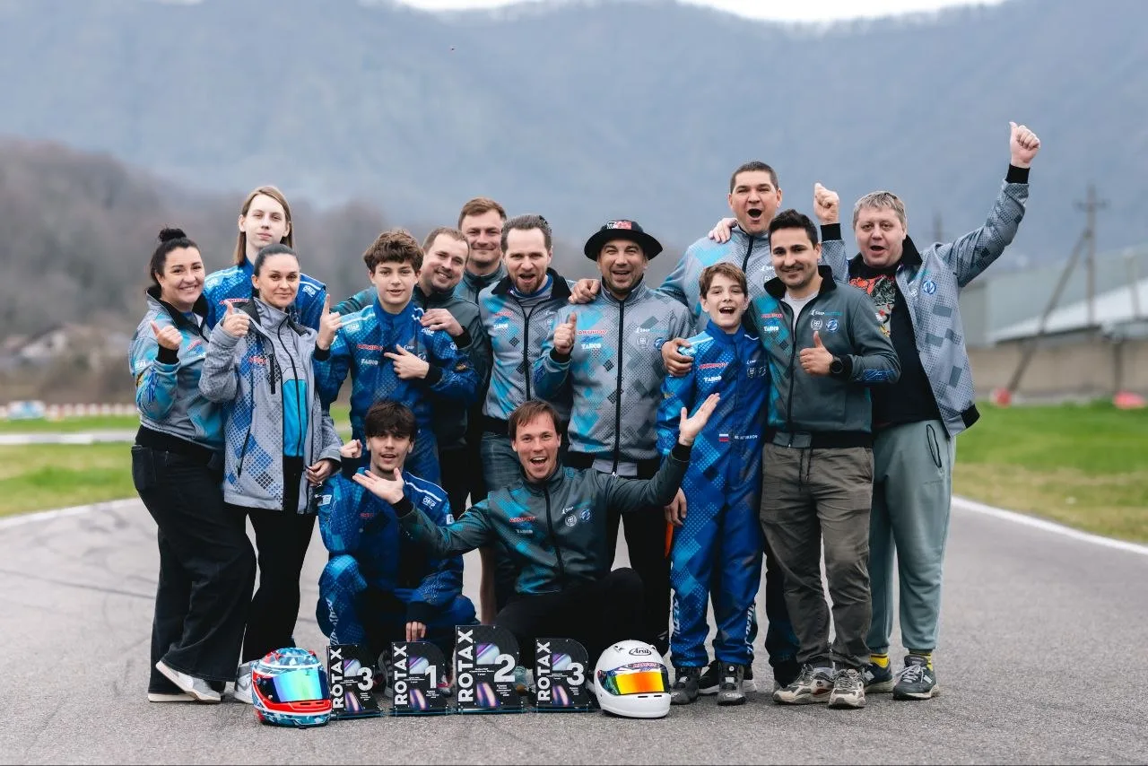 Скорость в крови! Тройной триумф нашего семиклассника! 🏎️🏆  Пока мы учимся, наш ученик 7 класса поко