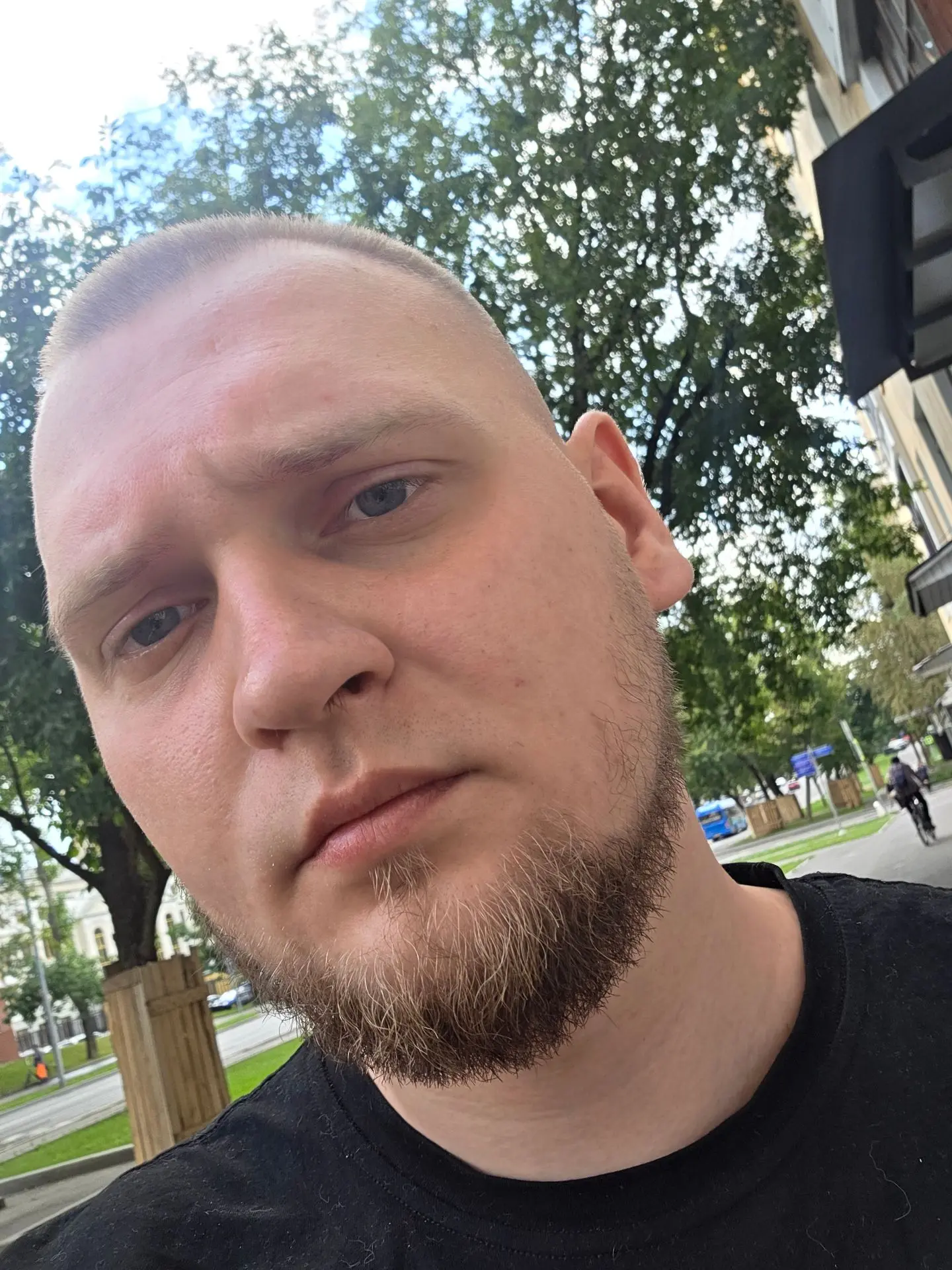 👦 Алексей, 23
📍 Москва

📝 Ищу девушку для серьёзных отношений.
Военный служу на границе.

Ищи мен