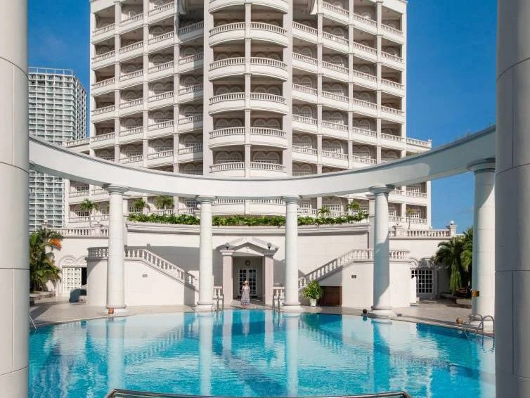 🌴Нячанг: отдых у моря в самом центре

Sunrise Nha Trang Beach Hotel & Spa 5* 

бутик-отель в центре
