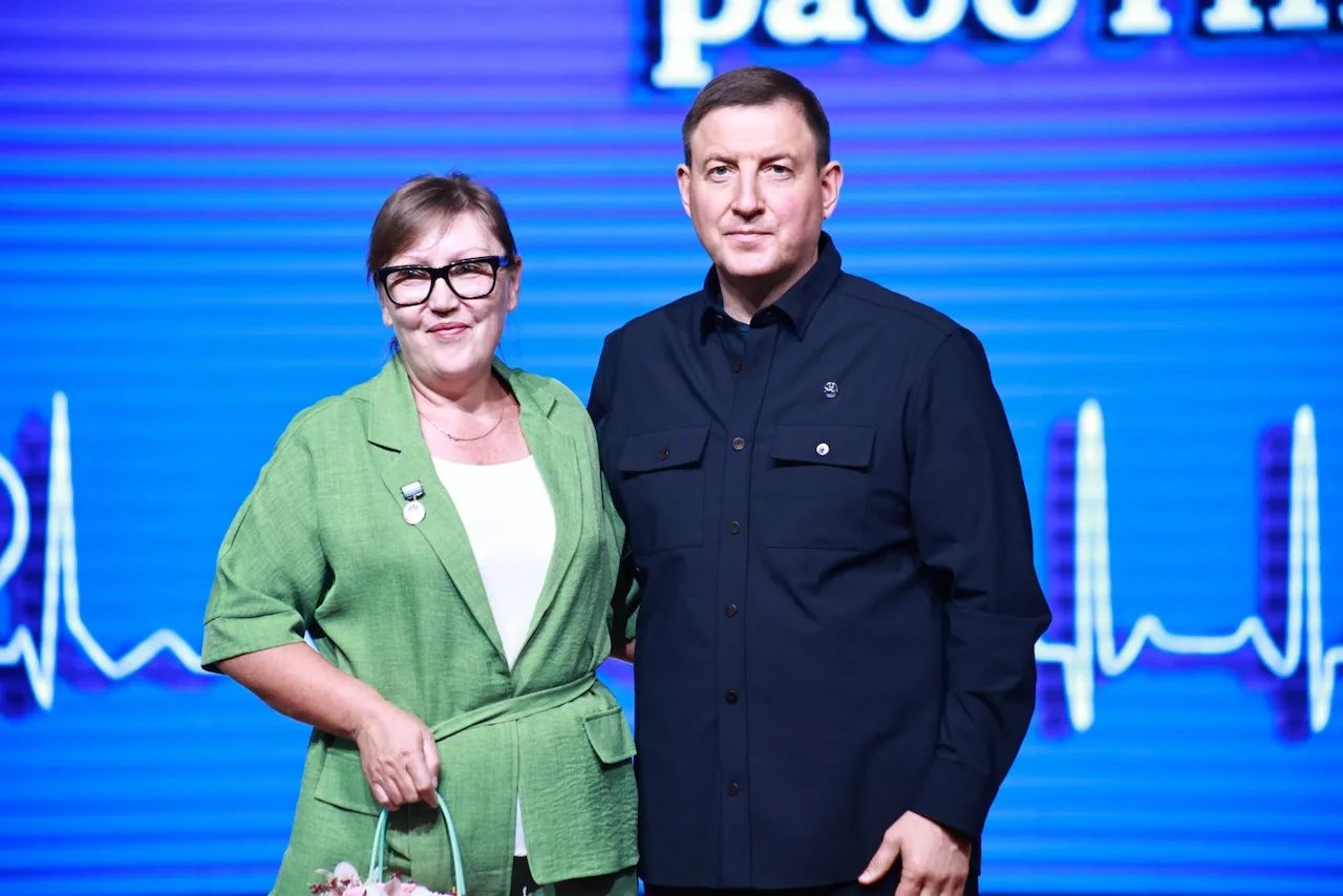 Сегодня свой профессиональный праздник отмечают те, кто ежедневно возвращает людям здор...