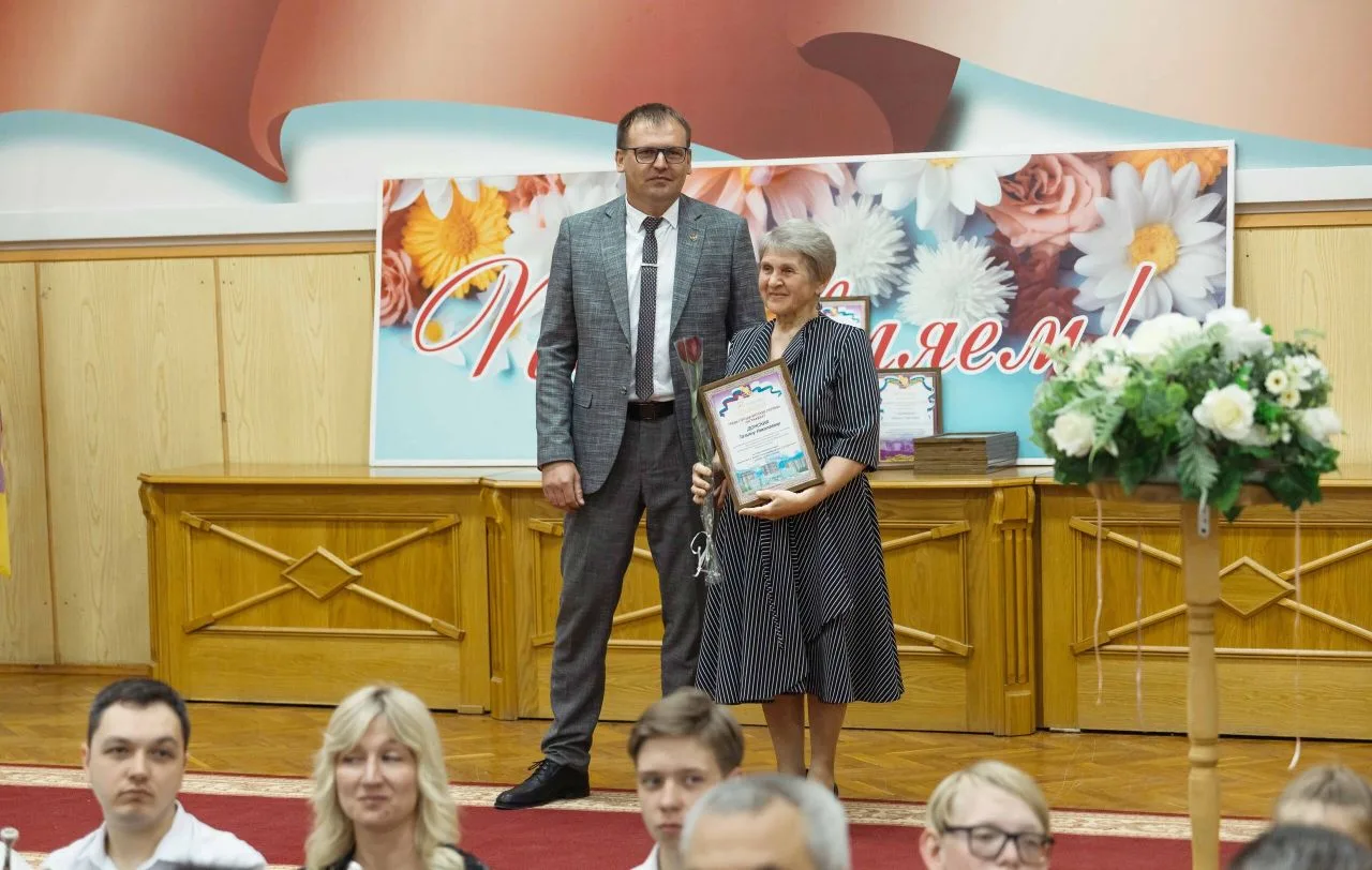💐На ежегодной церемонии «Золотой фонд горожане» Почетной грамотой главы города Вятские...