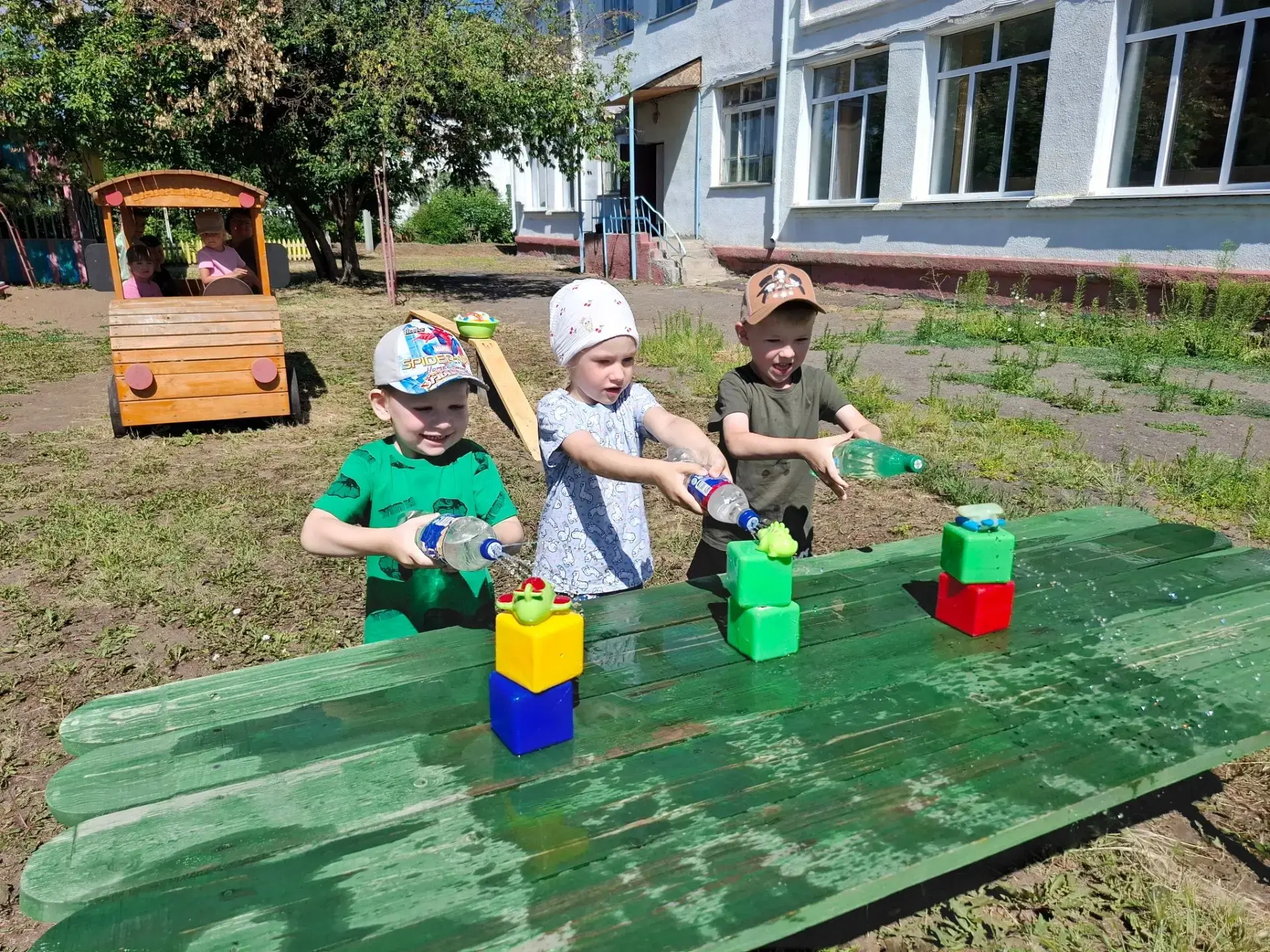 ☀Лето и улица — лучшее время для крупномасштабных водных экспериментов, где можно шуметь, плескаться