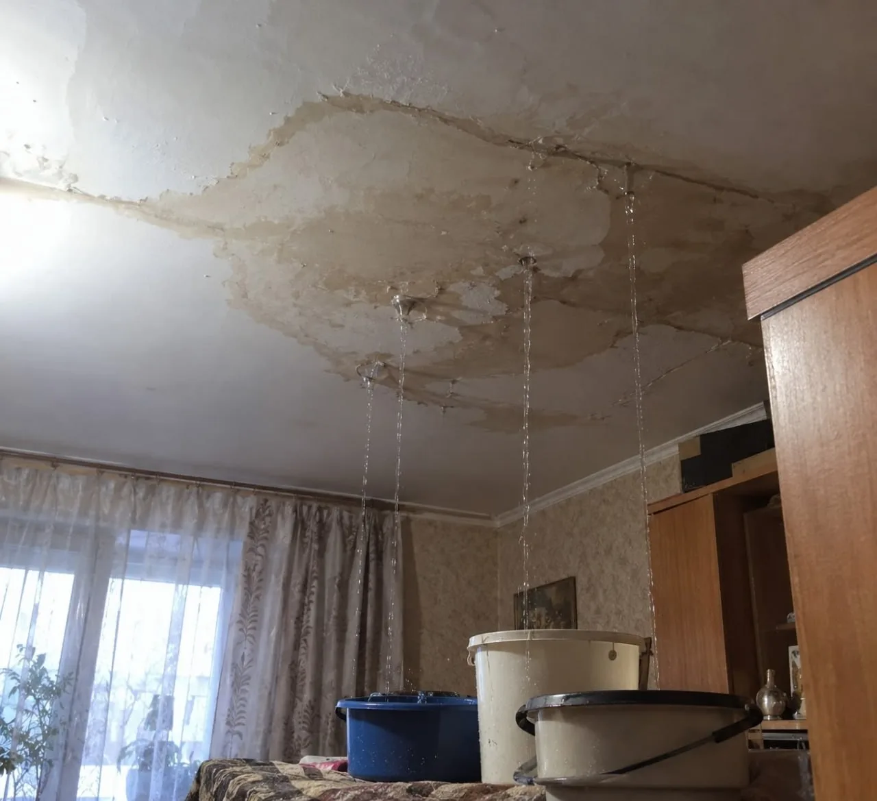 УК компенсирует ущерб после залива квартиры
