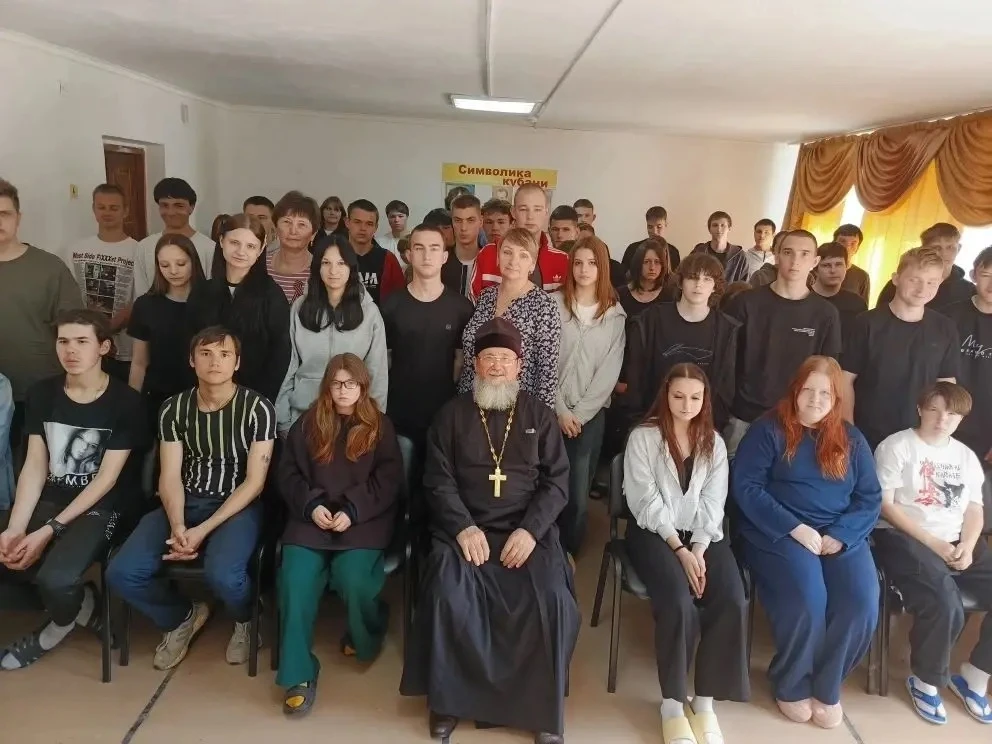 🕊️ Встреча с настоятелем храма Саввы Освященного: День Георгия Победоносца в техникуме  6 мая, в ден