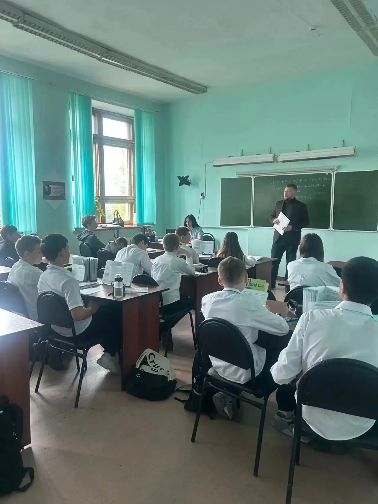 Сегодня в школе № 80 для учащихся прошло профориентационное занятие с гостем из Кемеров...