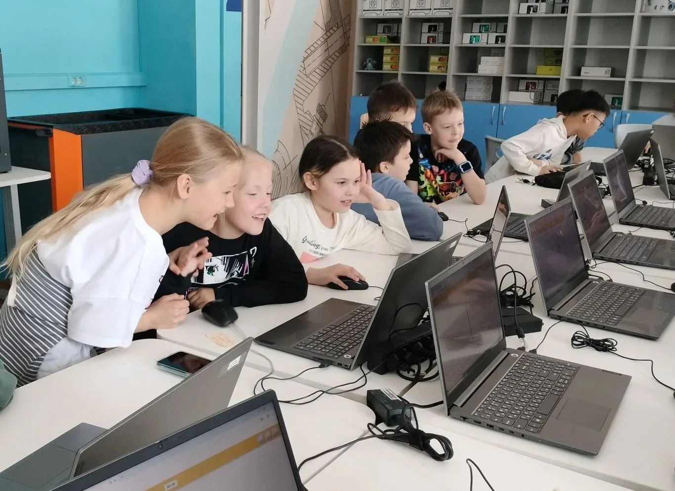 Лагерь «Профессиональный взлёт» набирает обороты! 🚀  ⏰Как же быстро летит время, когда интересно! Вс