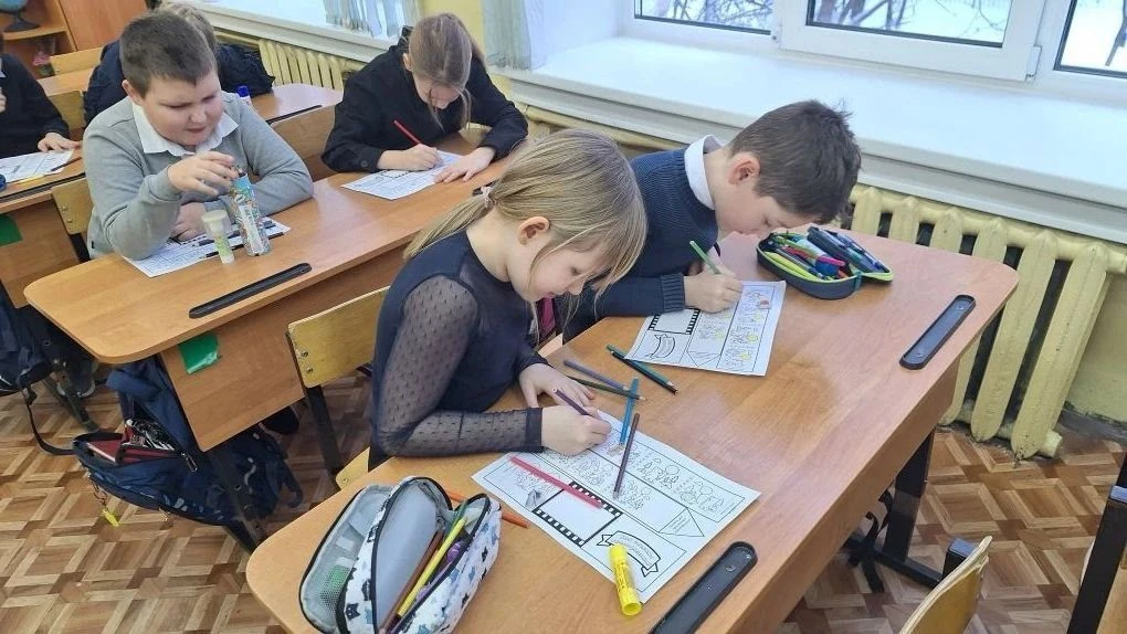 12 января, первый учебный день третьей четверти начался с поднятия Флага и исполнения Гимна Российск