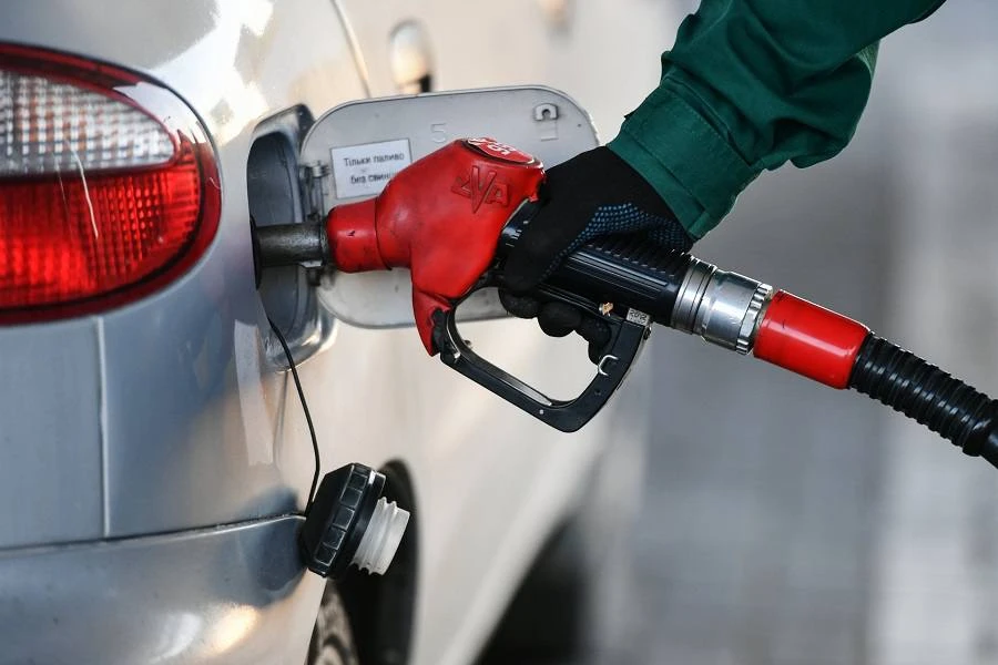 ⛽️ В России временно разрешили выпуск бензина и дизеля более низкого экологического класса, чтобы из