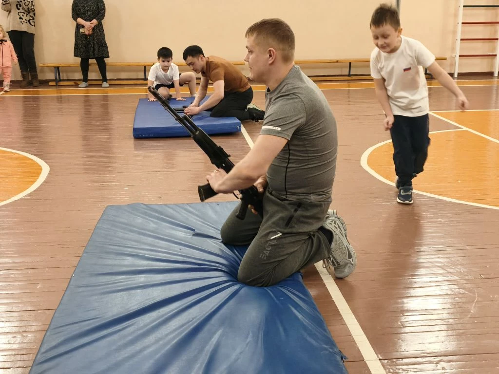 🔥 Вчера в нашей школе состоялись "Богатырские игры" 🏃‍♂️👦🏻✨  Ребята и их папы  показали настоящие бо