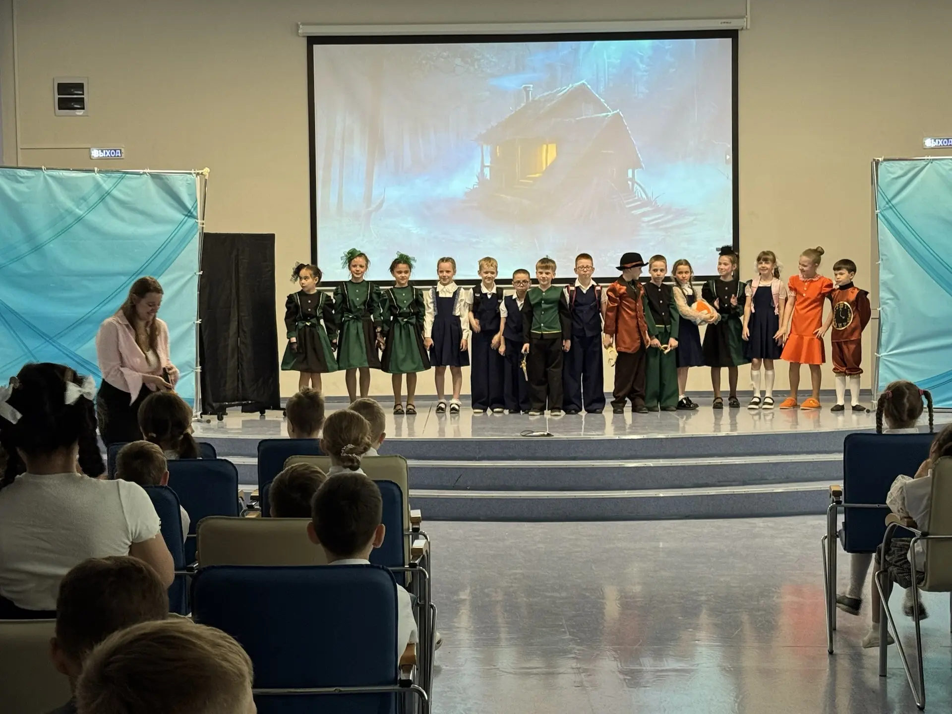 ✨ В нашей школе состоялся потрясающий спектакль от театральной студии "Кинотеатр" под н...