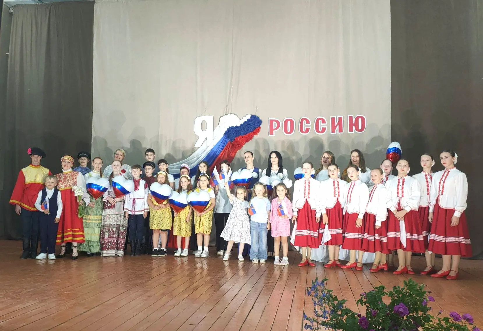 🌟Накануне Дня России 🇷🇺 обучающие нашей школы приняли участие в праздничном концерте Хватовского 