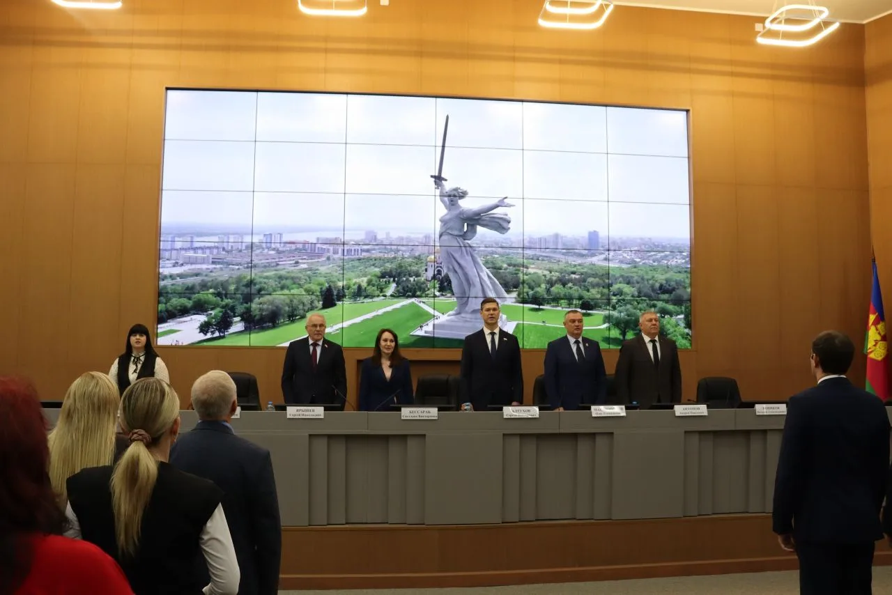 Депутаты городской Думы приняли участие в отчетной встрече депутатов Законодательного С...