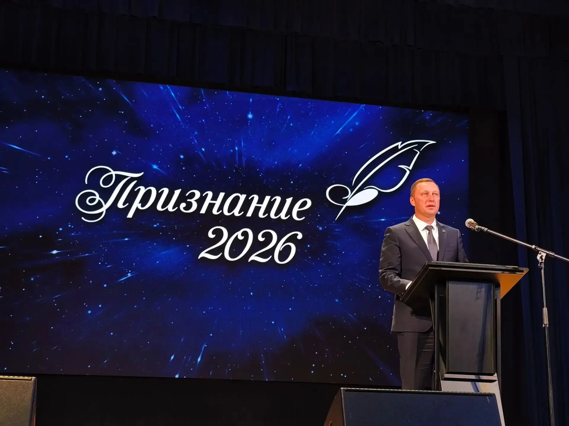 Поздравляем Леонову Елену Сергеевну, социального педагога, учителя изобразительного искусства и обще