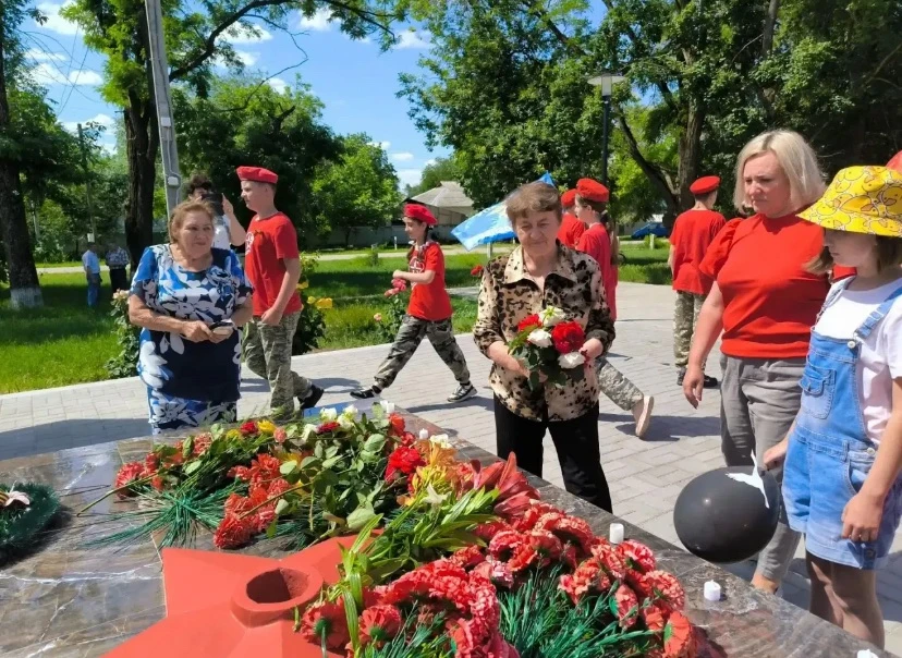 День памяти и скорби.
В летнем пришкольном лагере «Радуга» прошли  мероприятия, приуроченные ко Дню 