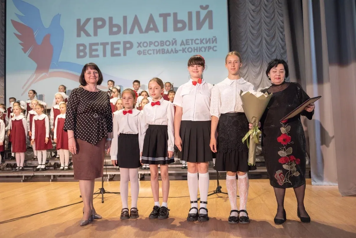 🎤✨ Наши «Жемчужинки» покоряют сцену

Школьный хор под руководством Татьяны Николаевны выступил на х