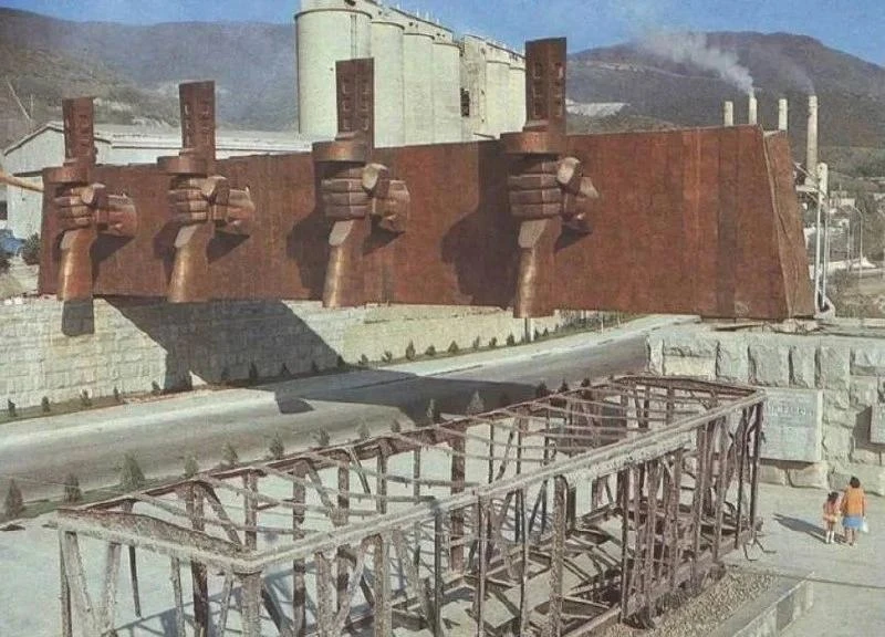 19 августа 1942 года началась героическая оборона Новороссийска.