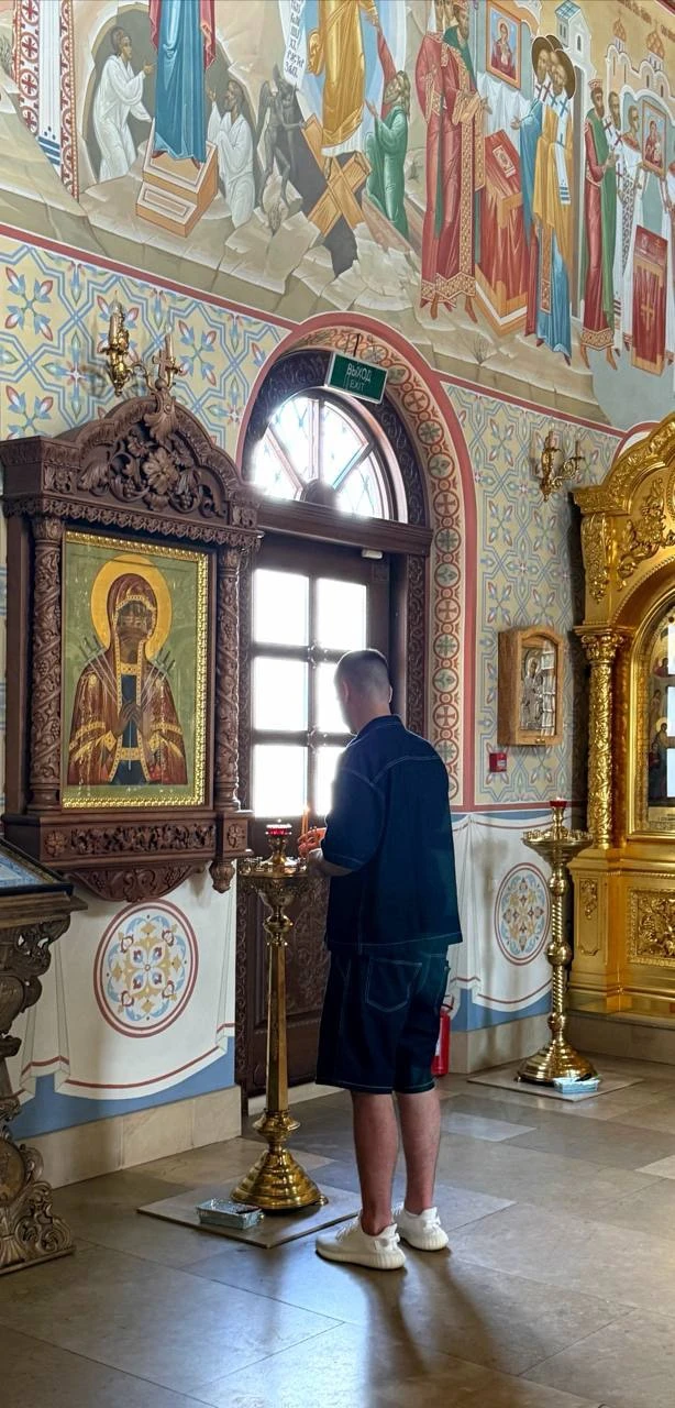 Нужно благодарить Бога за всё, за каждый день, за людей, за уроки и радости🙏🏽

Пусть в сердце живё