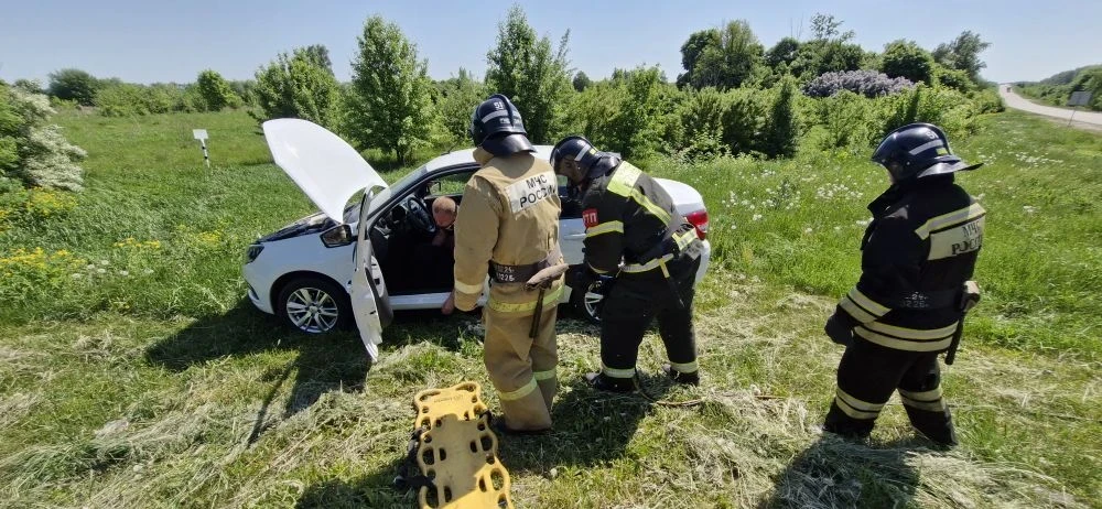 🚘Спасатели провели тренировку по ликвидации последствий ДТП в Куркинском районе  В целях повышения э