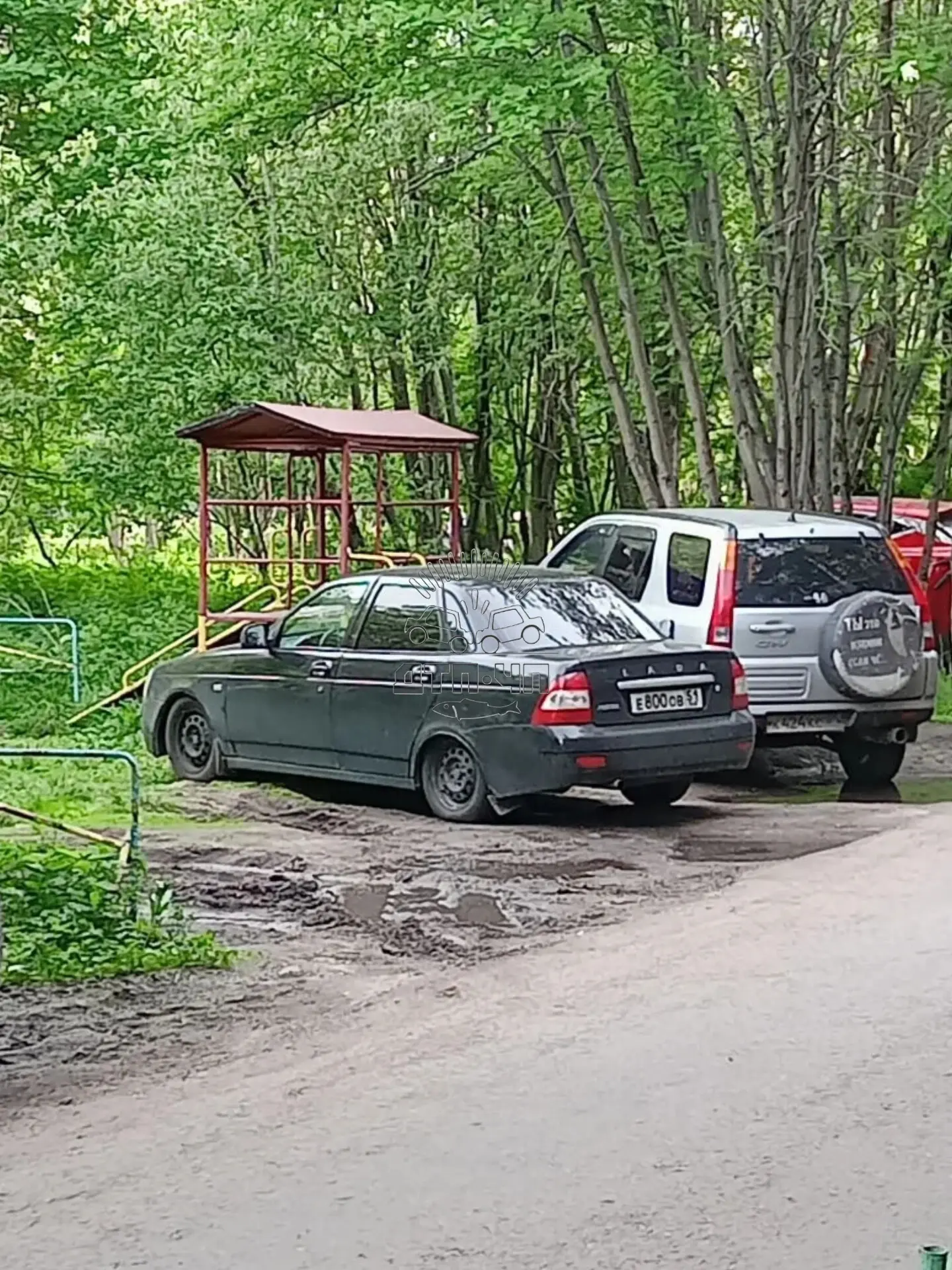 😡Пост от подписчика: 

Хлобыстова 29, парковка на детской площадке!

👉 Мурманск Дтп Чп