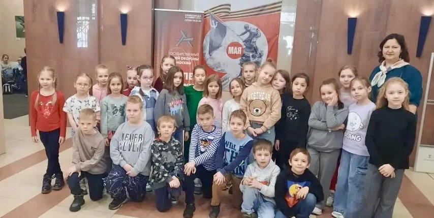 🏛️  Урок истории вне класса  💫 Ученики 1 «Б» и 1 «В» классов отправились в Музей Обороны Москвы — и 