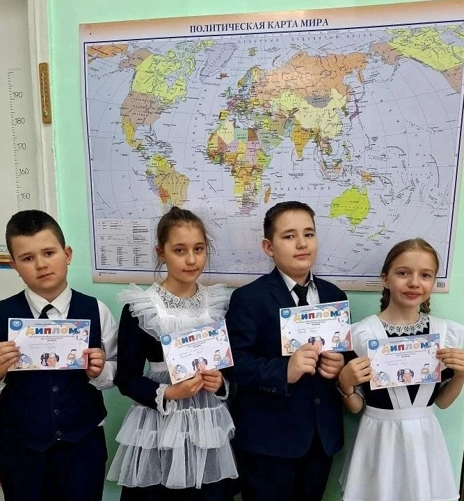 🖌День географии в школе "Узнаём Россию вместе!"🌏  ✅️15 апреля в начальной школе прошло познавательно