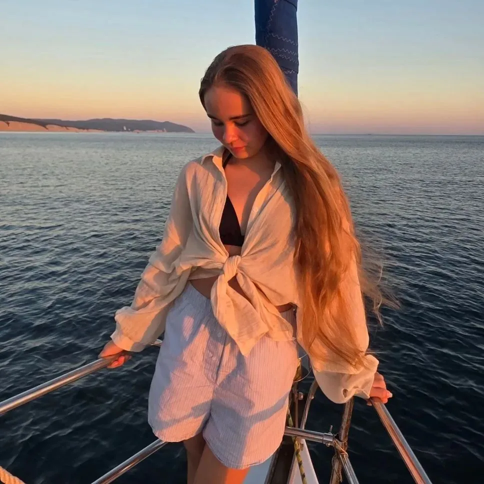 👧 Алина, 18