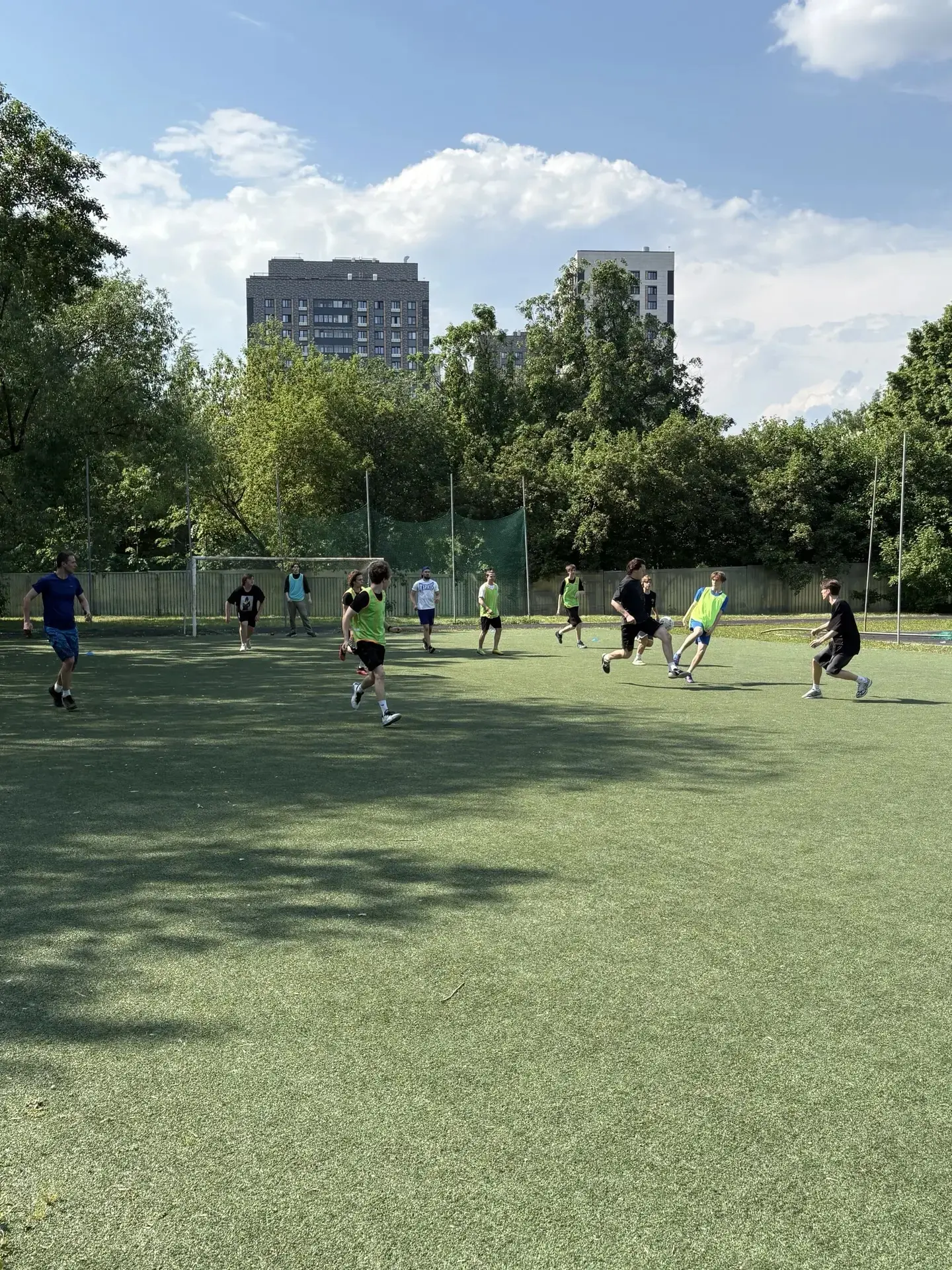 Одиннадцатиклассники против учителей — матч, которого ждали все ⚽  В школе состоялся яркий и долгожд