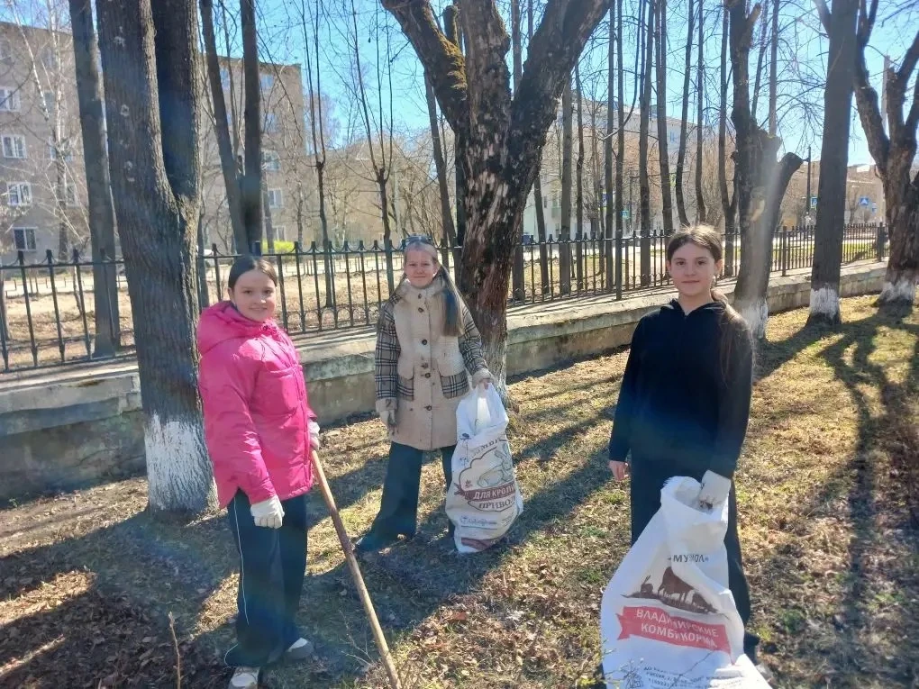 🌱 Весна — время перемен! С приходом тепла в нашей школе стартовал традиционный сезон уборки территор
