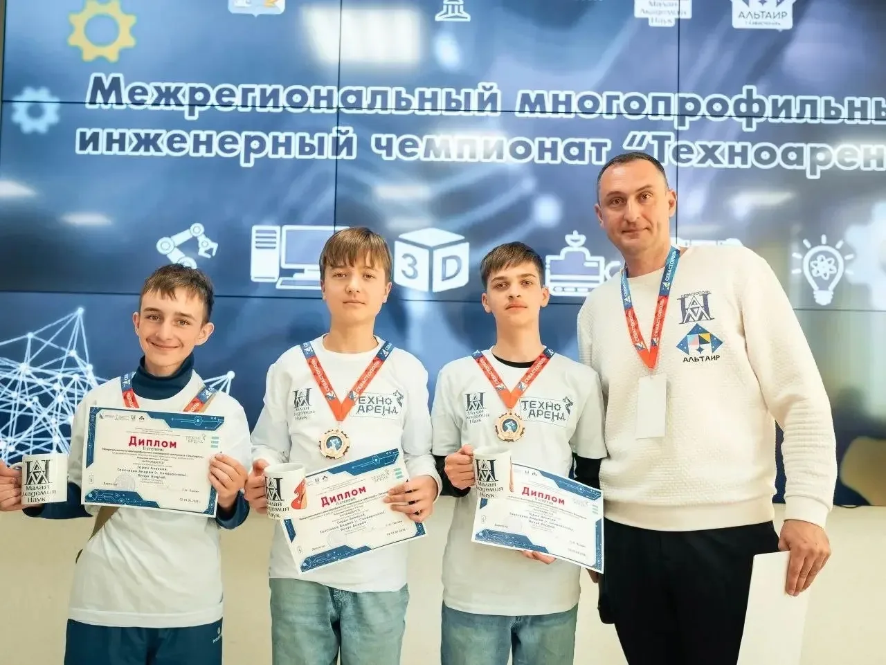 🏆 Наши инженеры — серебряные призёры «Техноарены»!   🥈Ученики 7‑Б класса нашей школы — Гаран Алексей