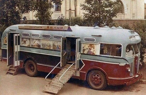 Этот удивительный автобус привозил детям не пассажиров, а настоящее чудо!