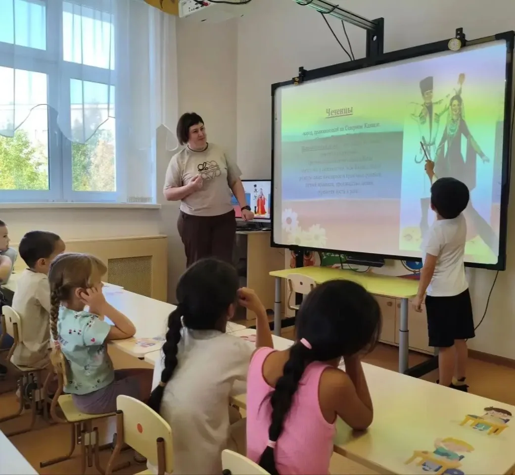 👧🏼👦🏻 В старшей группе «Незабудка» отметили День языков народов России! ✨