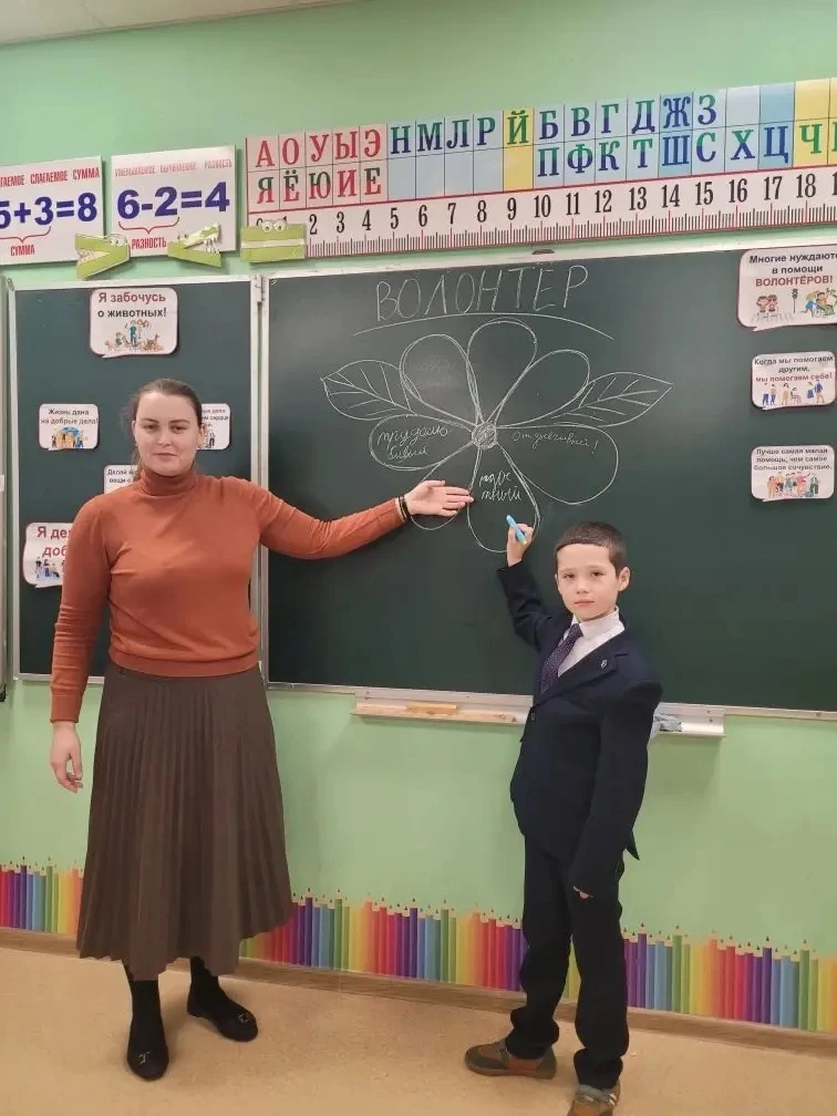 🌟 День волонтера в 4 «Б» классе! 🌟  5 декабря наши орлята начальной школы вместе с классной руководи