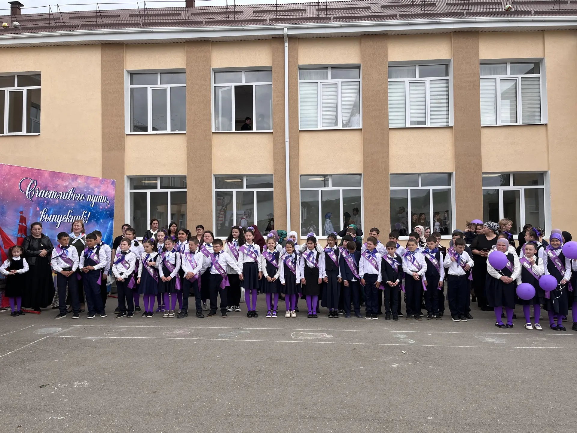 🇷🇺По всей стране, во всех школах прошли торжественные мероприятия «Последний звонок»....