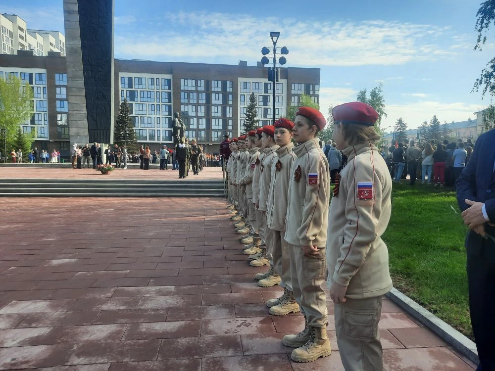 🇷🇺 В День Победы гимназисты отдали дань памяти героям Великой Отечественной войны   Учащиеся 8-х кла