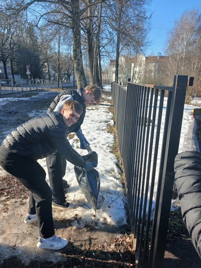 💥Школьный весенний субботник: трудимся вместе!  Вот и наступила долгожданная весна! Природа пробужда
