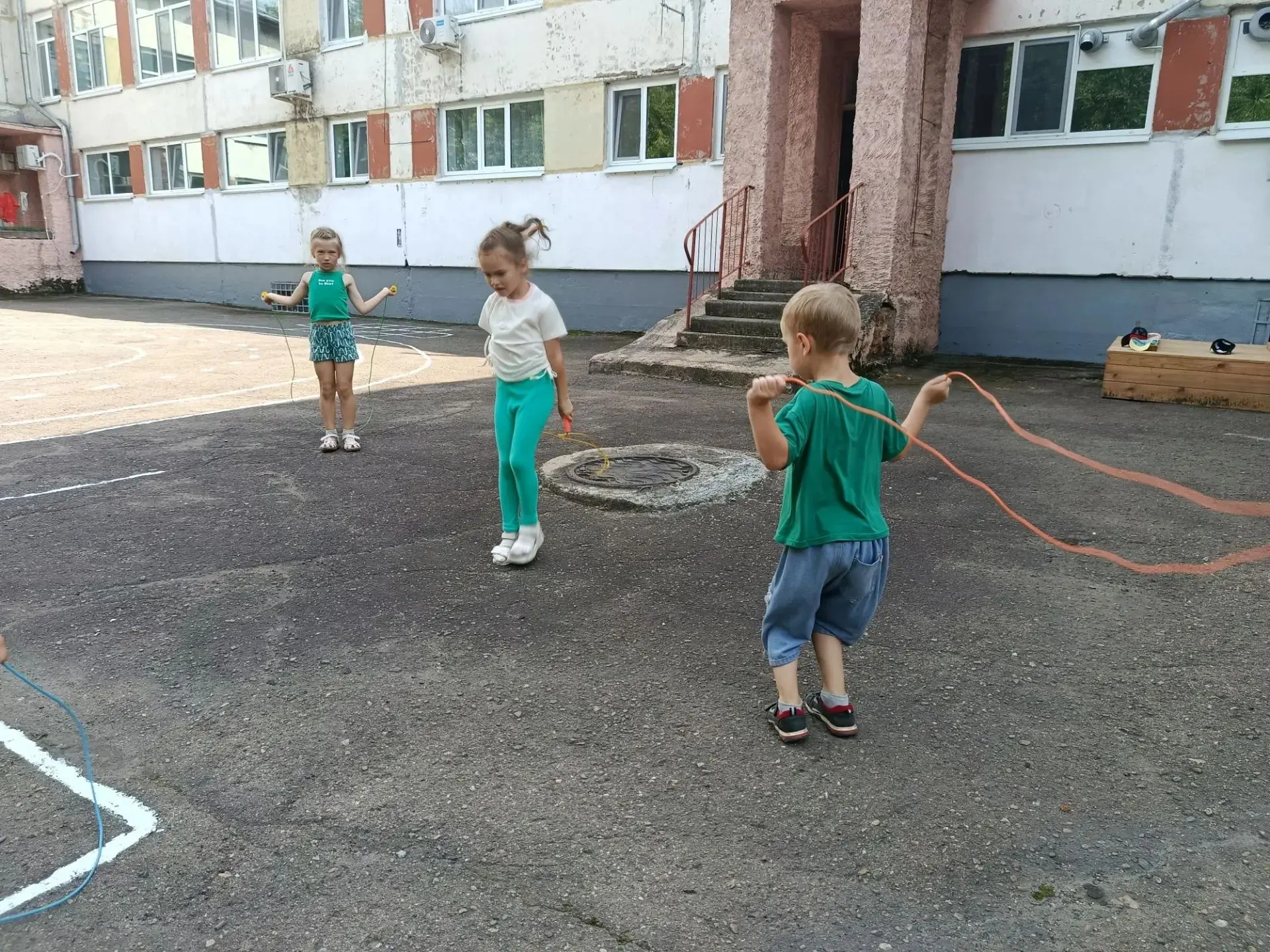 Готовимся к большому прыжку! 🐰🤸👍В нашем детском саду сейчас по-настоящему «прыгучая»...