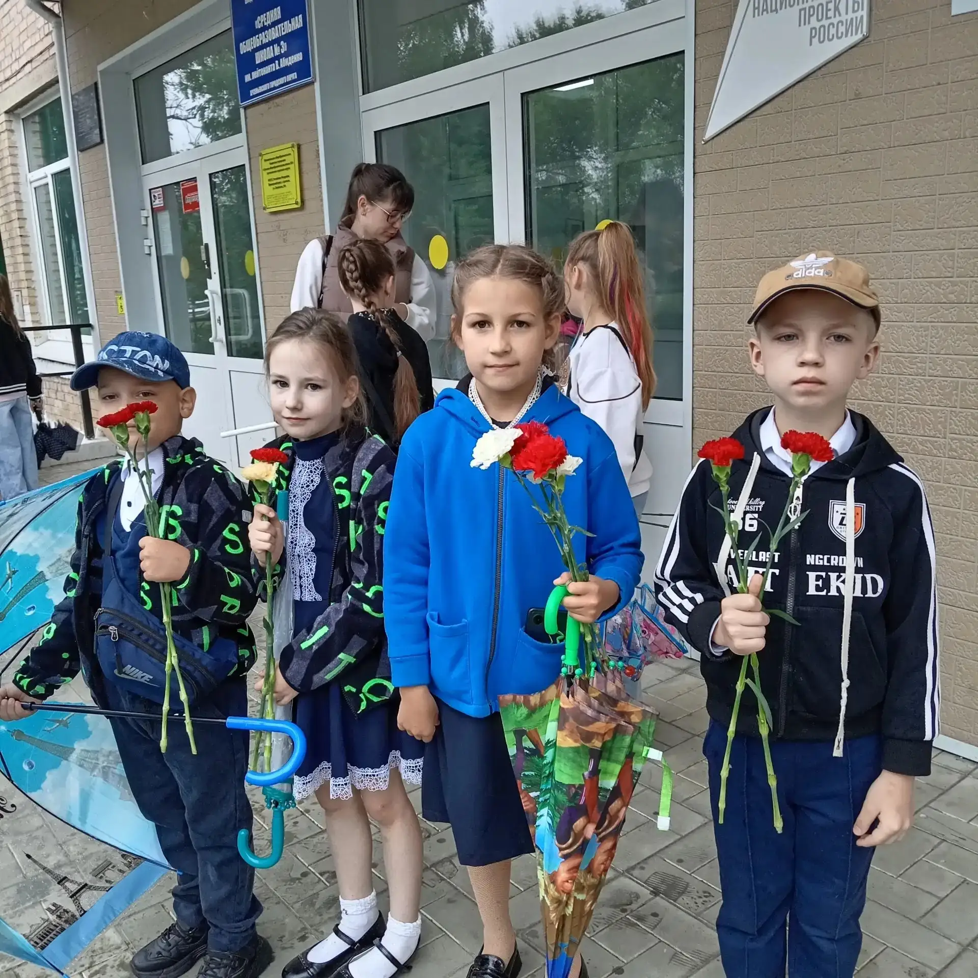 22 июня отмечается День памяти и скорби. Учащиеся  1 "Б", 2 "А", 2 "Б", 3 "Б" классов приняли участи