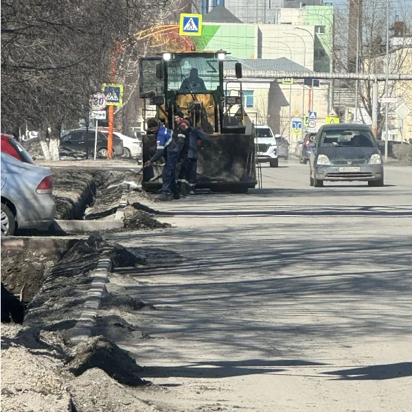 С повышением температуры воздуха коммунальные службы города приступили к работам в рамках летнего со