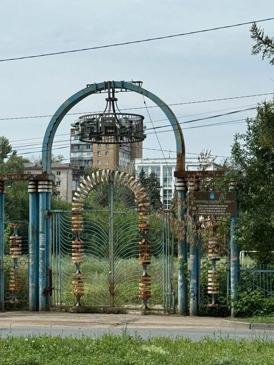 Ремонт стадиона "Заря" откладывается

Все дело в нехватке бюджетных средств. Когда реконструкцию воз