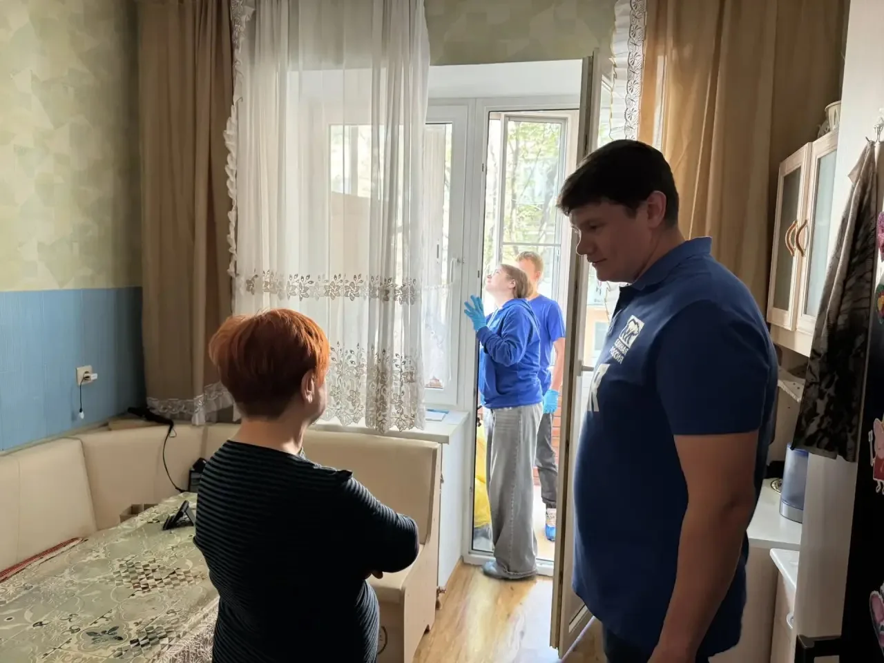 Вместе с активистами Молодой Гвардии Санкт-Петербурга помогли жительнице специализированного социаль