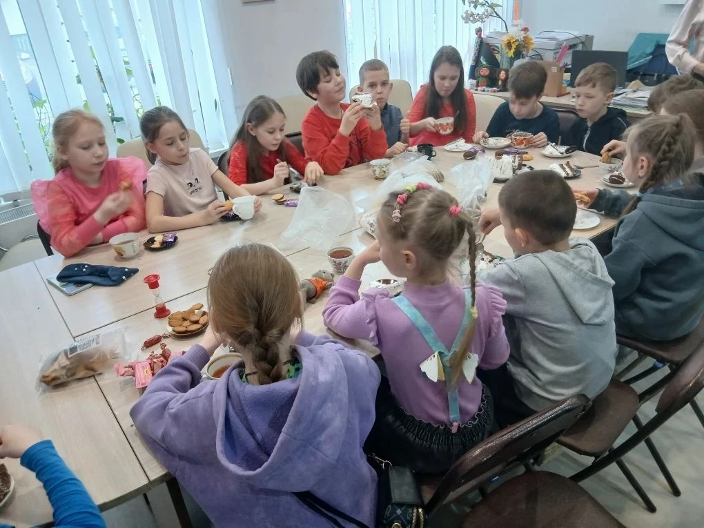 🐣 Весёлые каникулы 2.1 класса: творчество, открытия и новые знания!  В эти весенние каникулы ученики