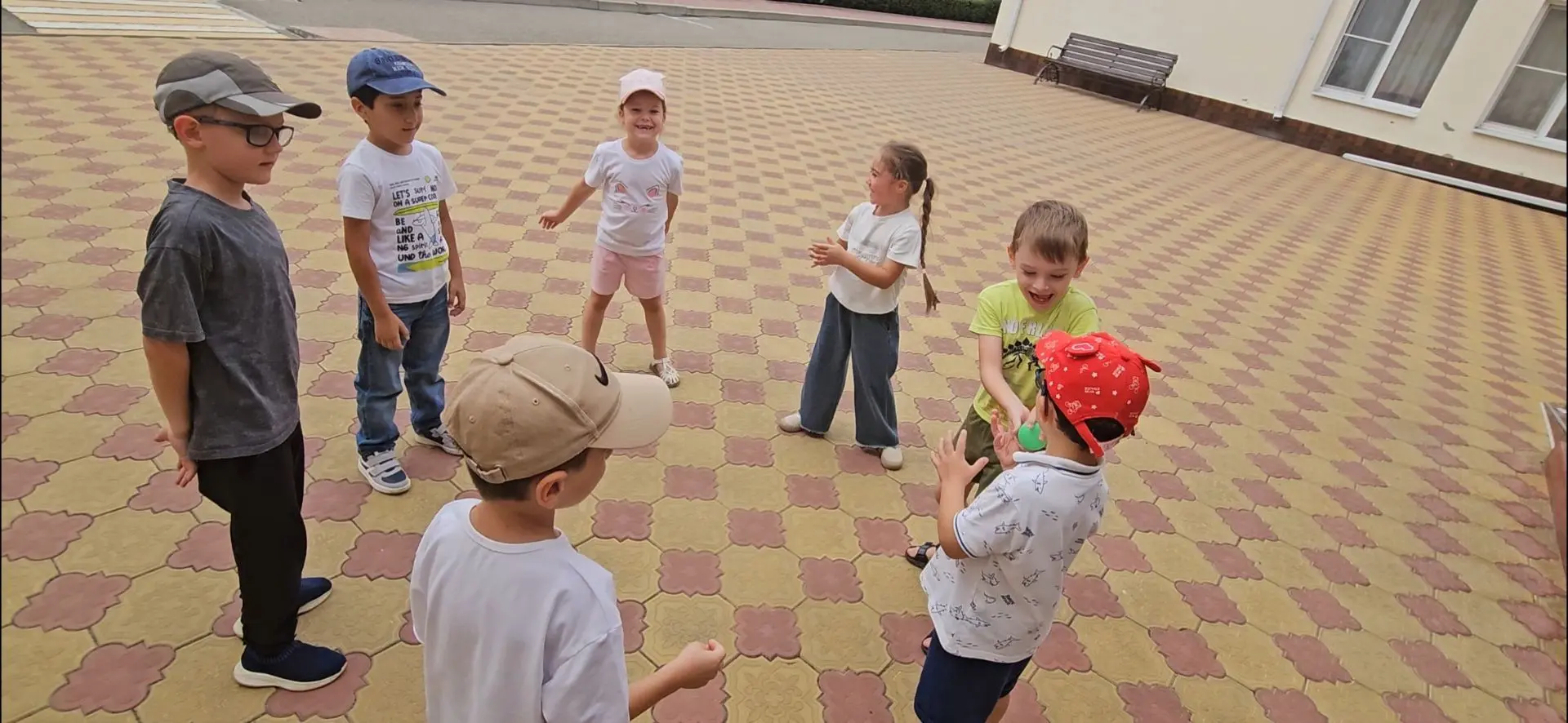 Физкультурное занятие в старшей группе