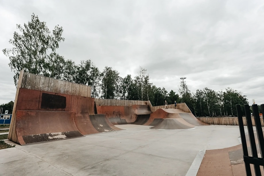 🛹 Скейт-площадка в парке «Гренада» СГНИЛА — полотно из фанеры износилось и требует рем...