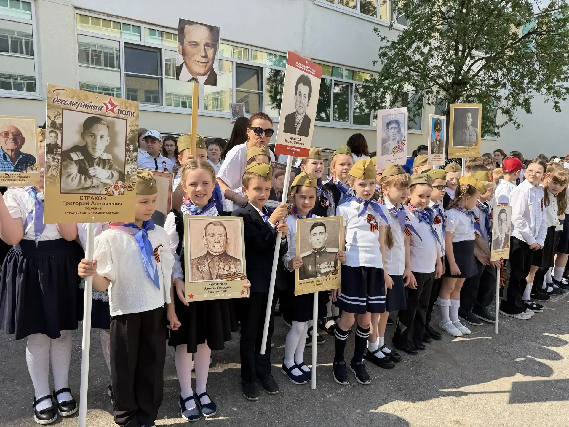 🎗️🎖️В Центре образования прошла акция «Бессмертный полк»  В преддверии Дня Победы в Центре образован