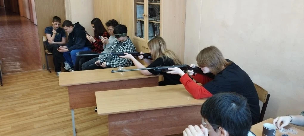 🔫 Каждую субботу в МАОУ СОШ №10 — день меткости, командной работы и настоящих спасательных навыков! 