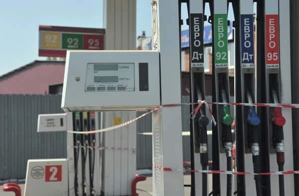 Топливо пониженных экологических классов начало появляться на АЗС, пишут «Известия»