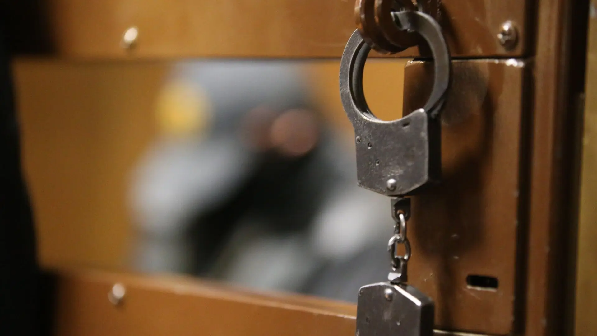 ‼️ До 12 лет тюрьмы грозит четырем казанским студентам за поджог релейного шкафа 

По версии следств