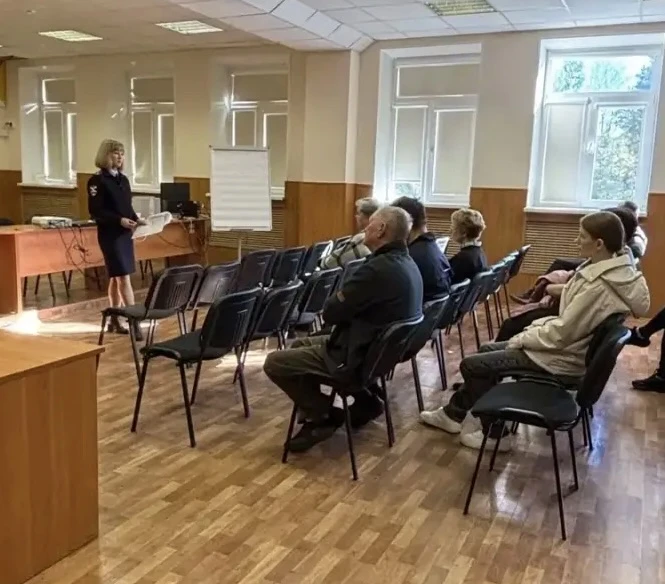 В Трехгорном стражи порядка провели с работниками градообразующего предприятия профилак...